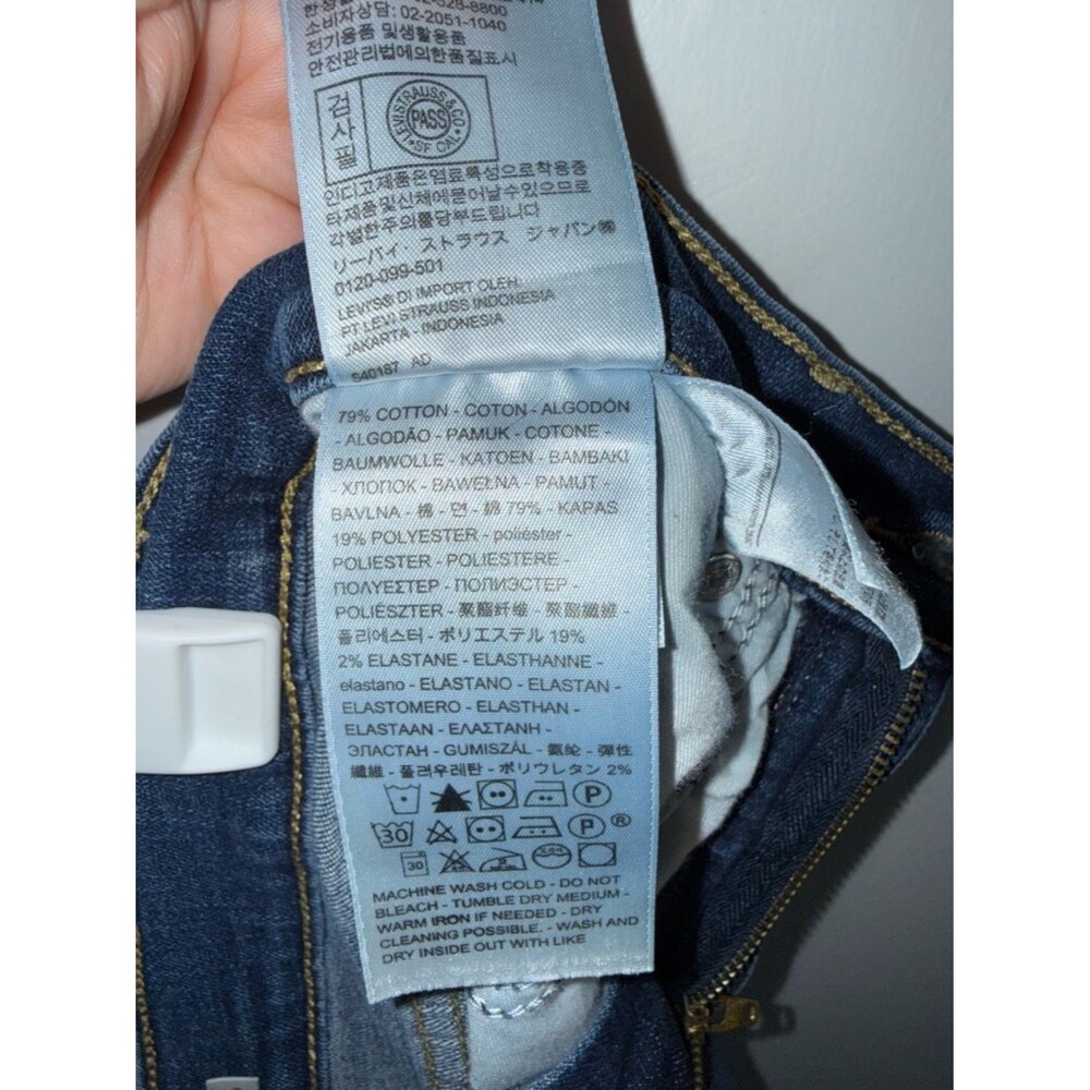 Levi’s 311 Shaping Skinny Shorts Light Wash Size 26 - Picture 11 of 13